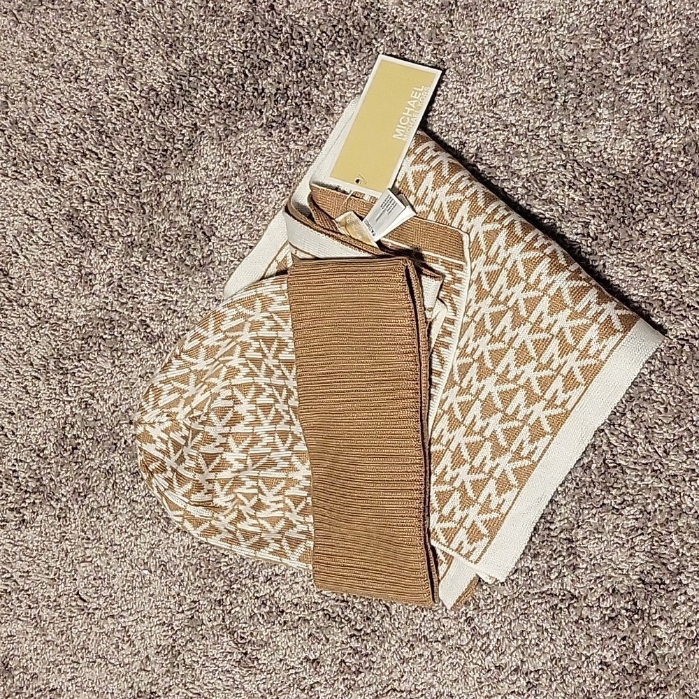 Michael Kors Scarf & Hat